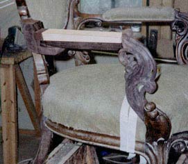 Chr. 8. stol i palisander ca. 1860. Armlæn genskabt og poleret.